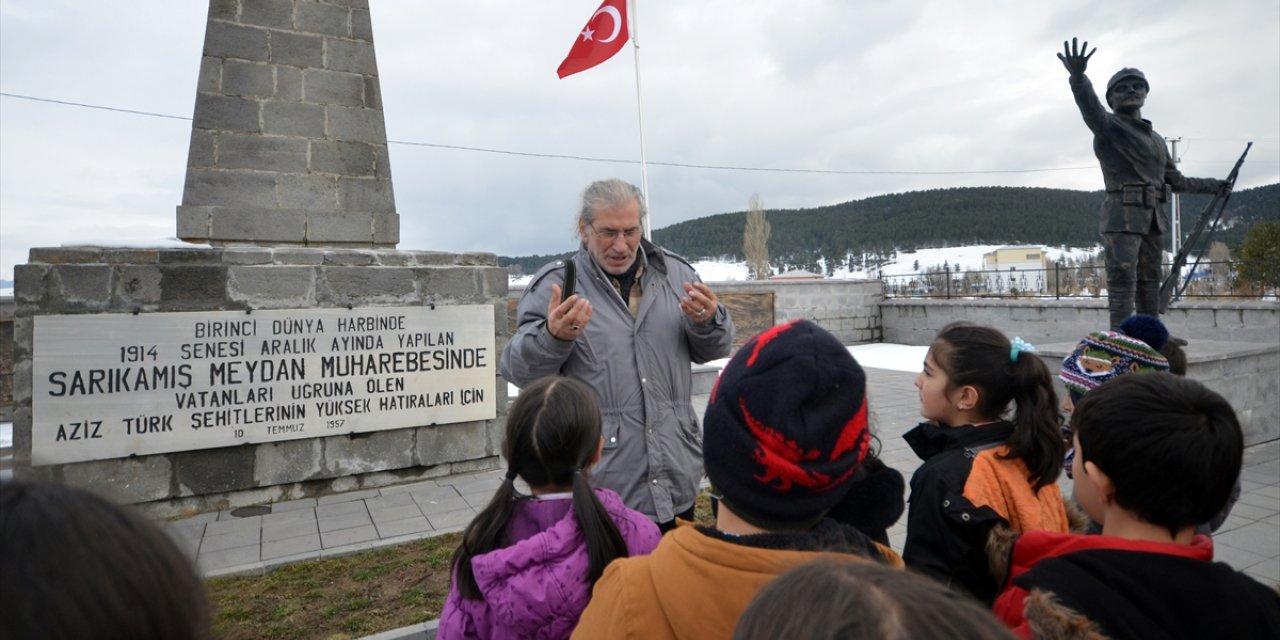 Sarıkamış'ta ilkokul öğrencileri "Şehitlere Vefa" yürüyüşü yaptı