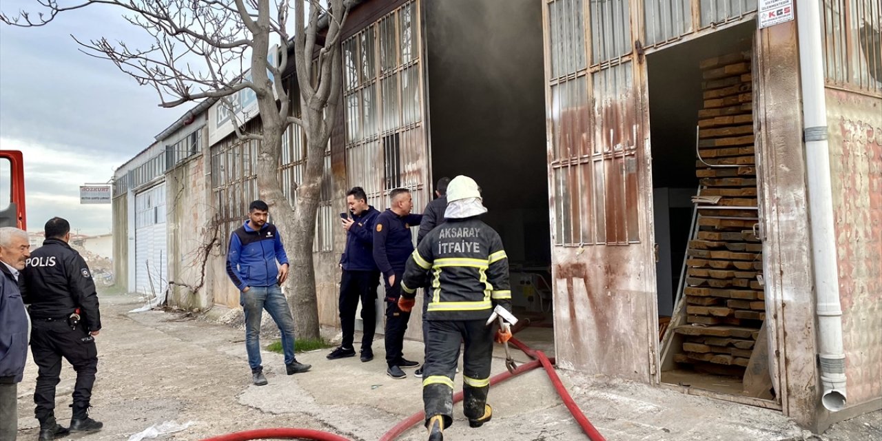 Aksaray'da mobilya atölyesinde çıkan yangın hasara yol açtı