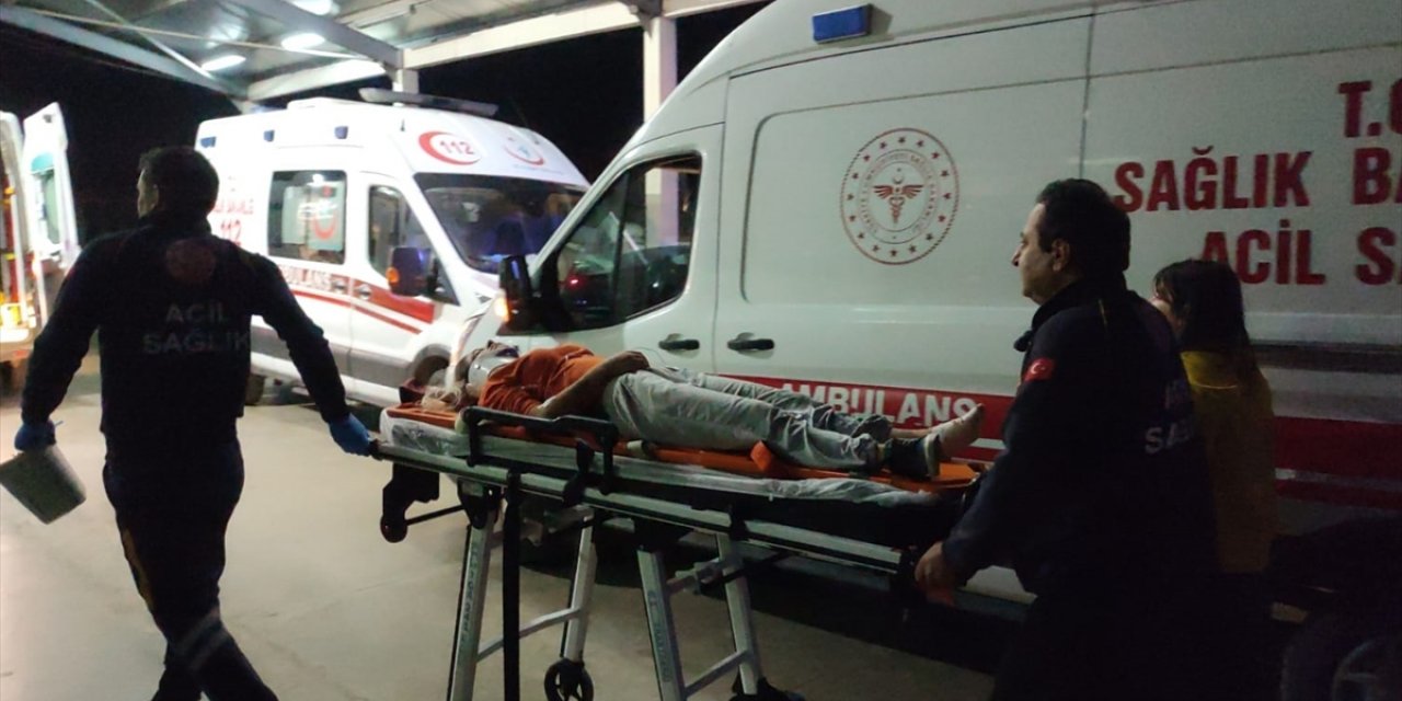 Adana'da otomobilin çarptığı biri çocuk 3 kişi yaralandı