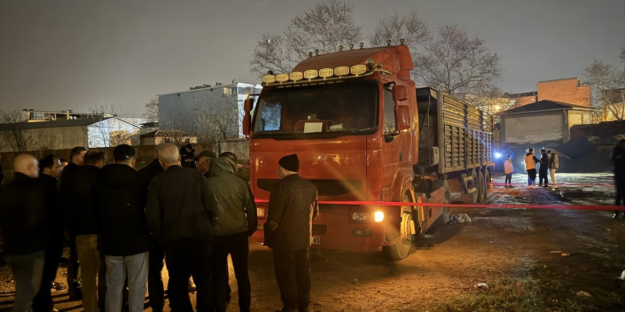 Bursa'da önüne düştüğü tırın altında kalan kadın hayatını kaybetti