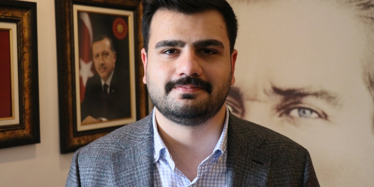 AK Parti'li İnan, partisinin Çiğli İlçe Başkanlığında konuştu: