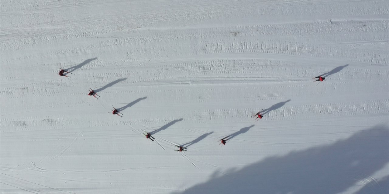 JAK timleri çam ormanlarıyla kaplı Cıbıltepe'de güvenli kayak tatili için hazır