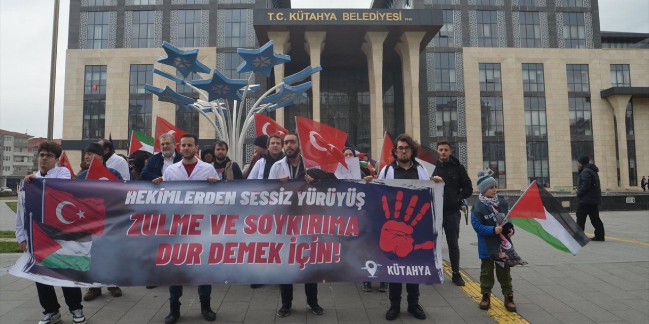 Kütahya'da hekimler ve tıp öğrencileri Gazze için "sessiz yürüyüş" yaptı