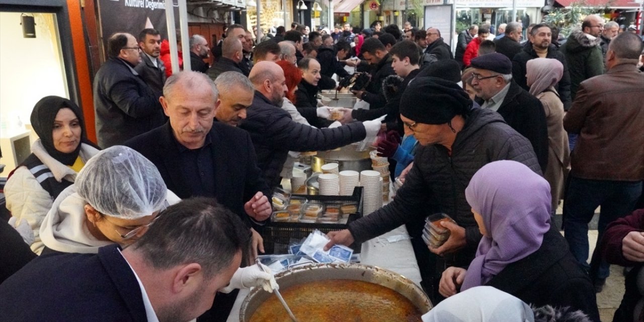 Ordu ve Rize'de 3 bin kişiye karalahana çorbası ikram edildi