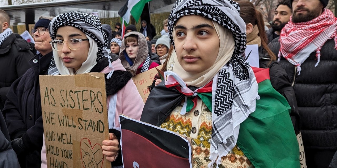 İsrail'in Gazze'ye yönelik saldırıları İsveç'te protesto edildi