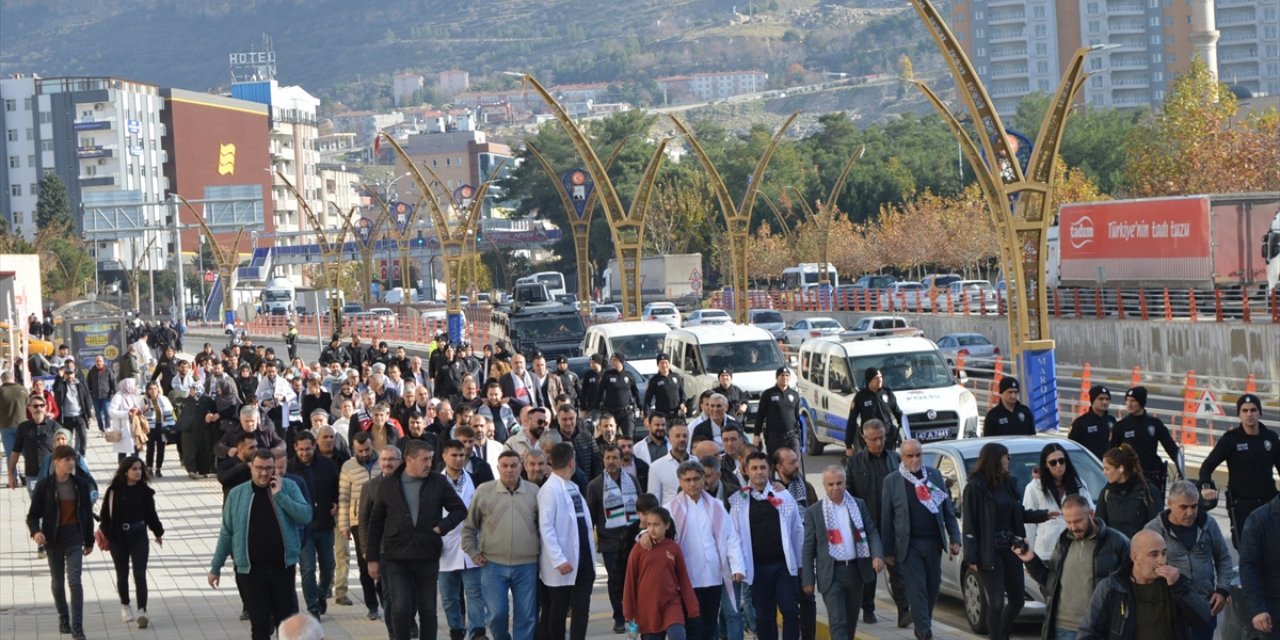 Diyarbakır, Siirt, Elazığ ve Mardin'de hekimlerden İsrail'e karşı "sessiz yürüyüş"