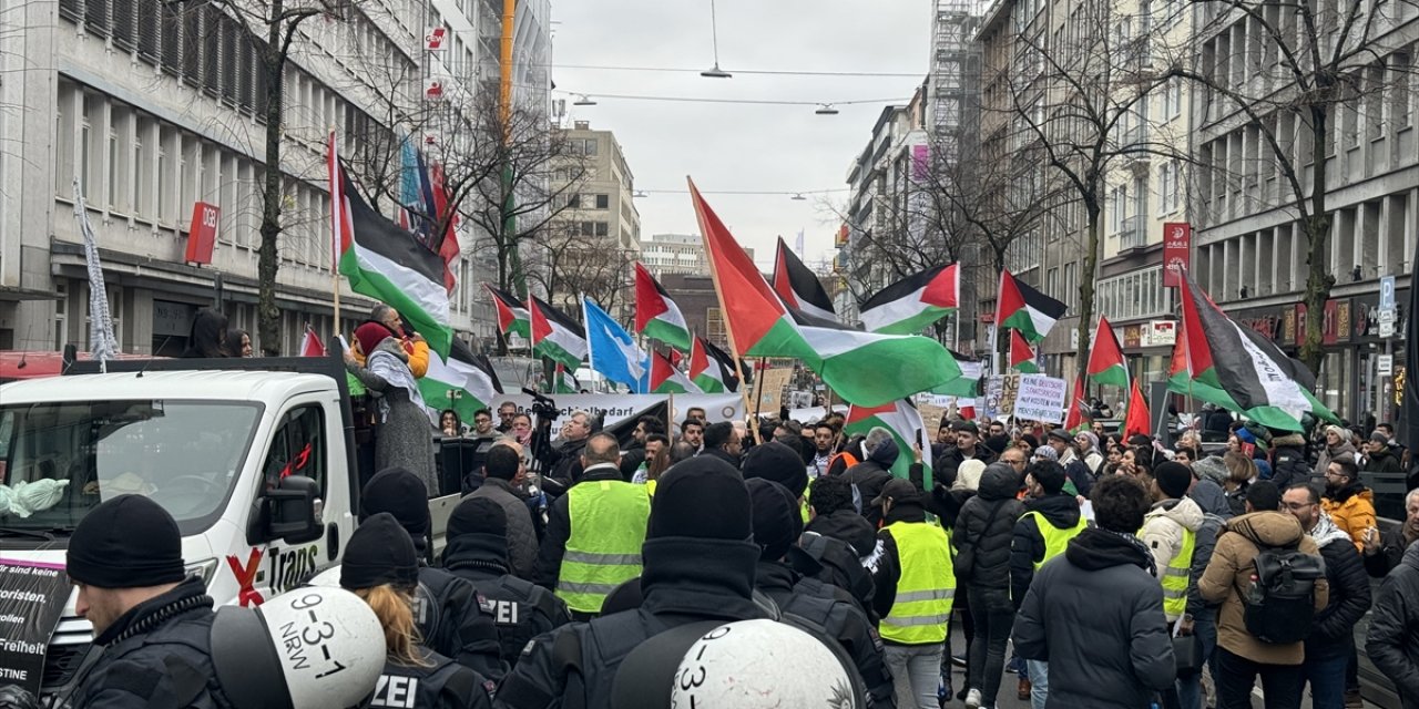 Düsseldorf'ta Filistin halkıyla dayanışma gösterisi düzenlendi