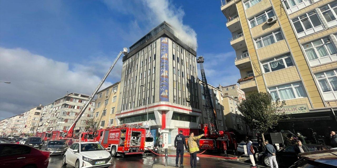 Güngören'de özel bir hastanede çıkan yangın söndürüldü