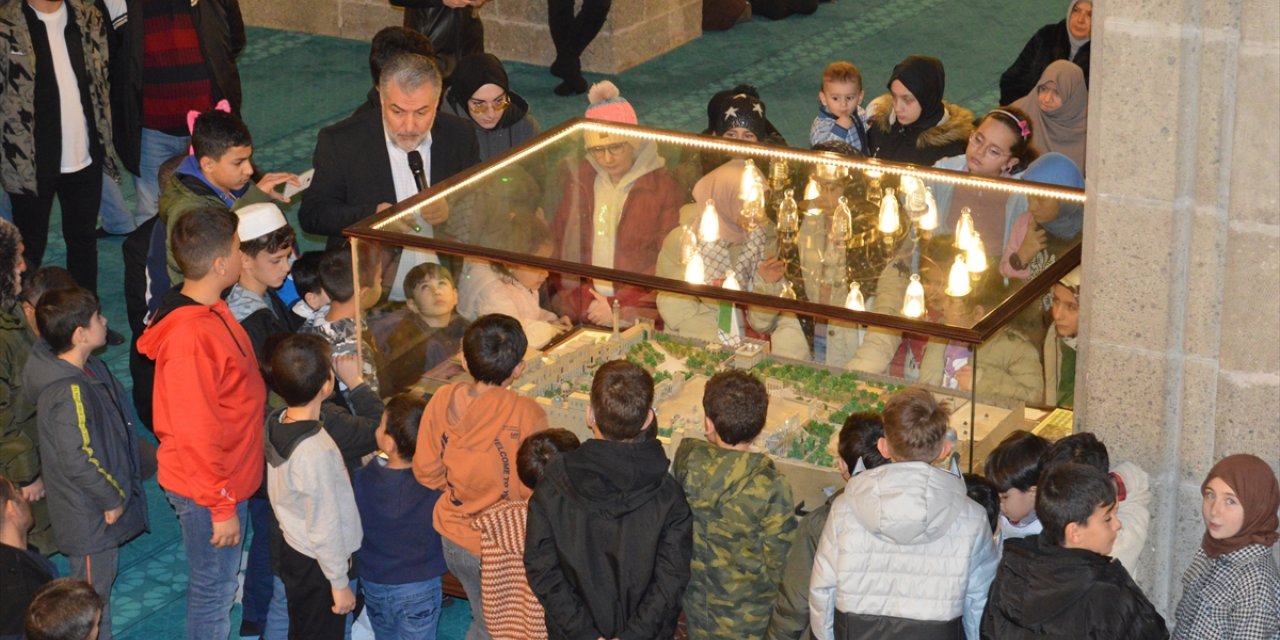 Erzurum'da "Haydi Çocuklar Kudüs'ü Dinleyelim" söyleşisi yapıldı