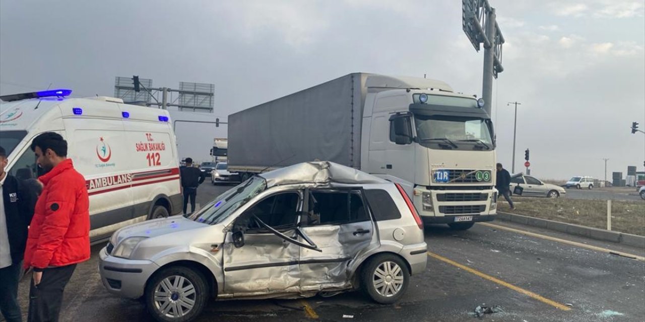 Diyarbakır'daki trafik kazasında 1'i ağır, 6 kişi yaralandı