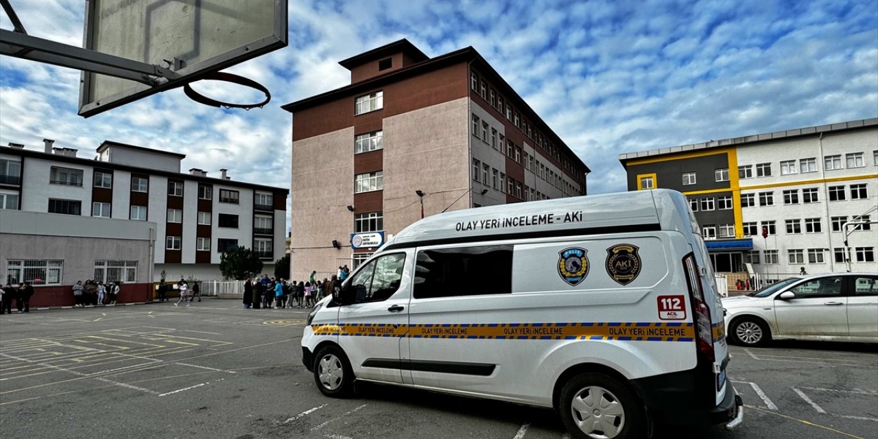 Samsun'da okulun tavanındaki alçının dökülmesi sonucu 7 öğrenci hafif yaralandı