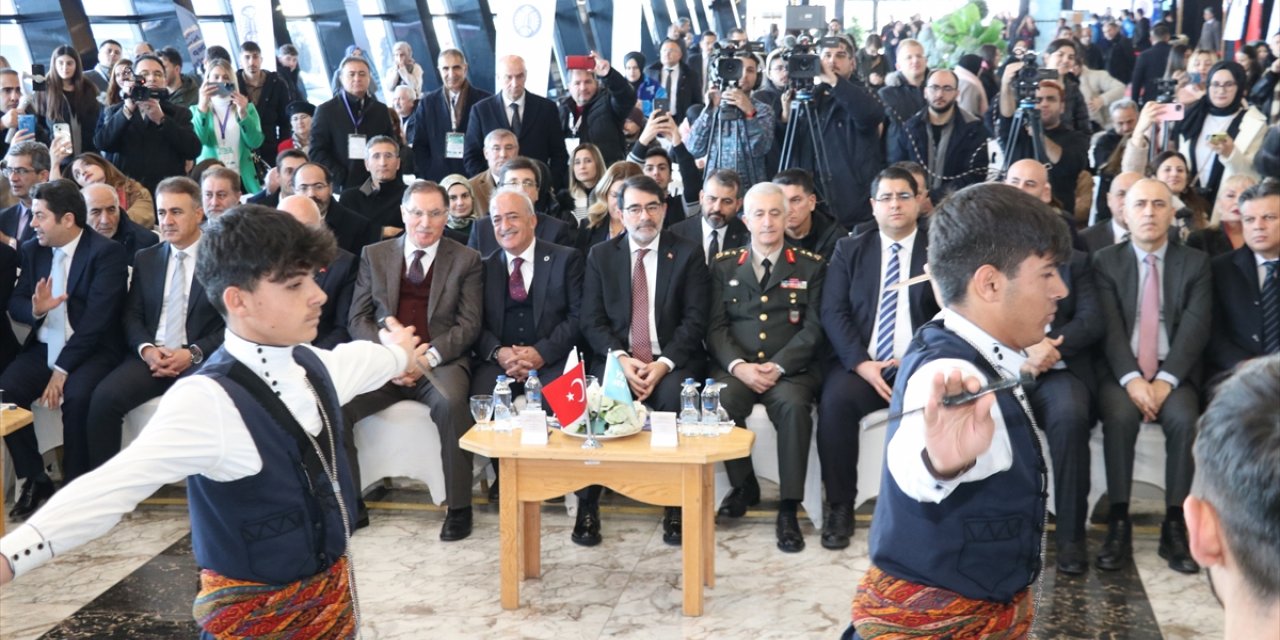 Erzurum'da "Kuzeydoğu Anadolu Kariyer Fuarı" açıldı