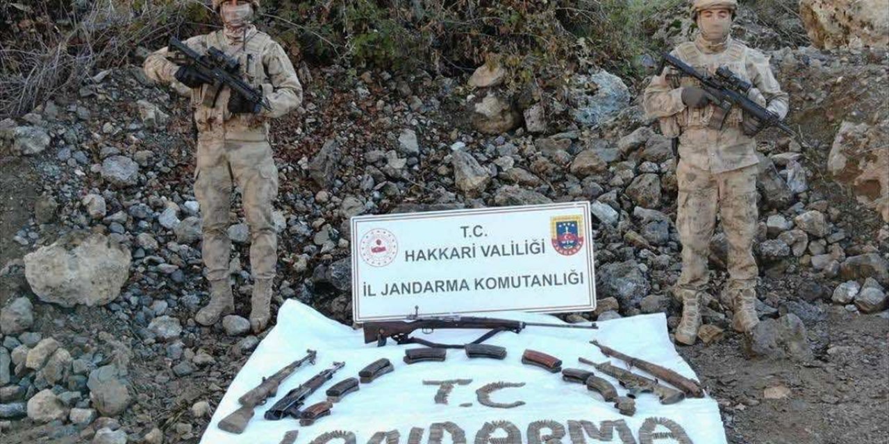 Hakkari'de terör operasyonunda silah ve mühimmat ele geçirildi