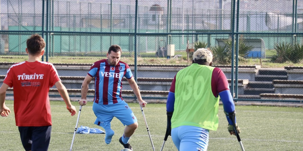 Hayalindeki "bordo mavi" formaya ampute futbol takımıyla kavuştu