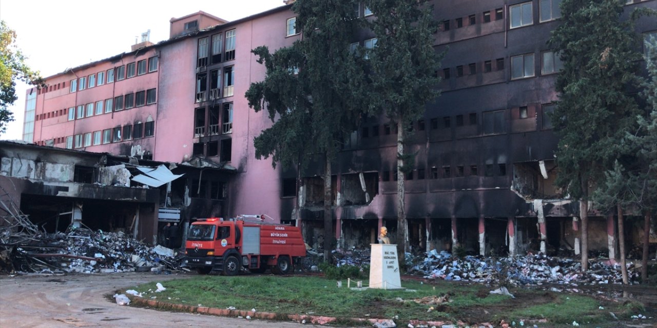 Adana'da yanan eski hastane binasında inceleme başlatıldı