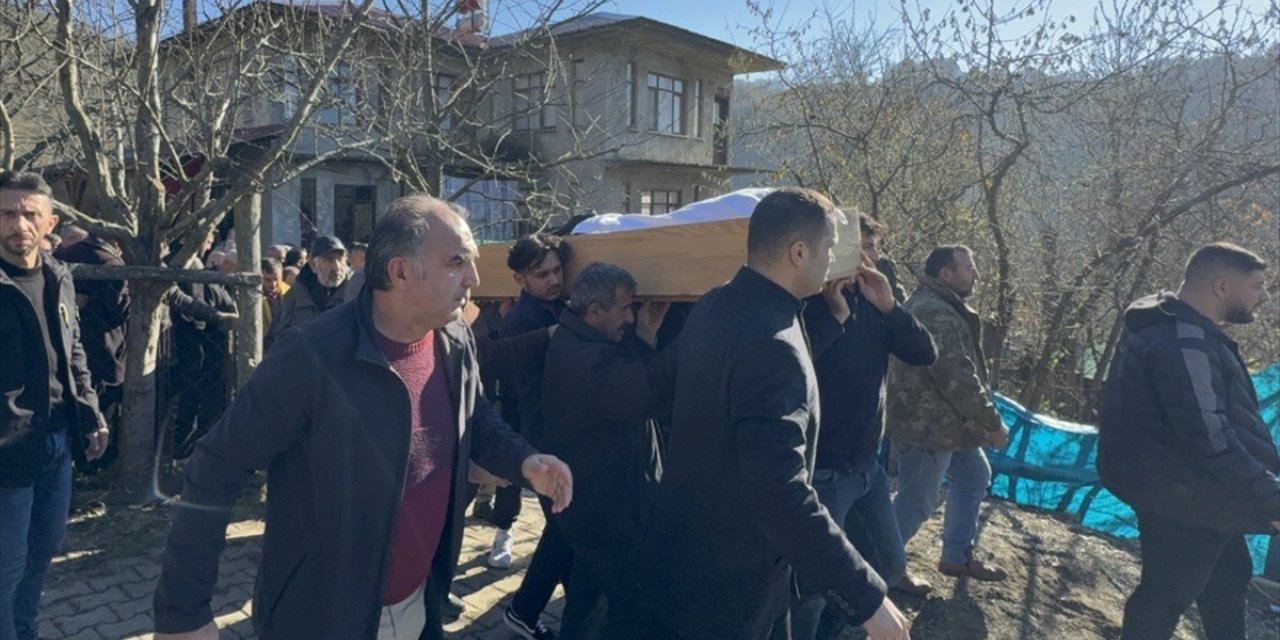 İstanbul'daki kazada yaşamını yitiren pilot Düzce'de toprağa verildi