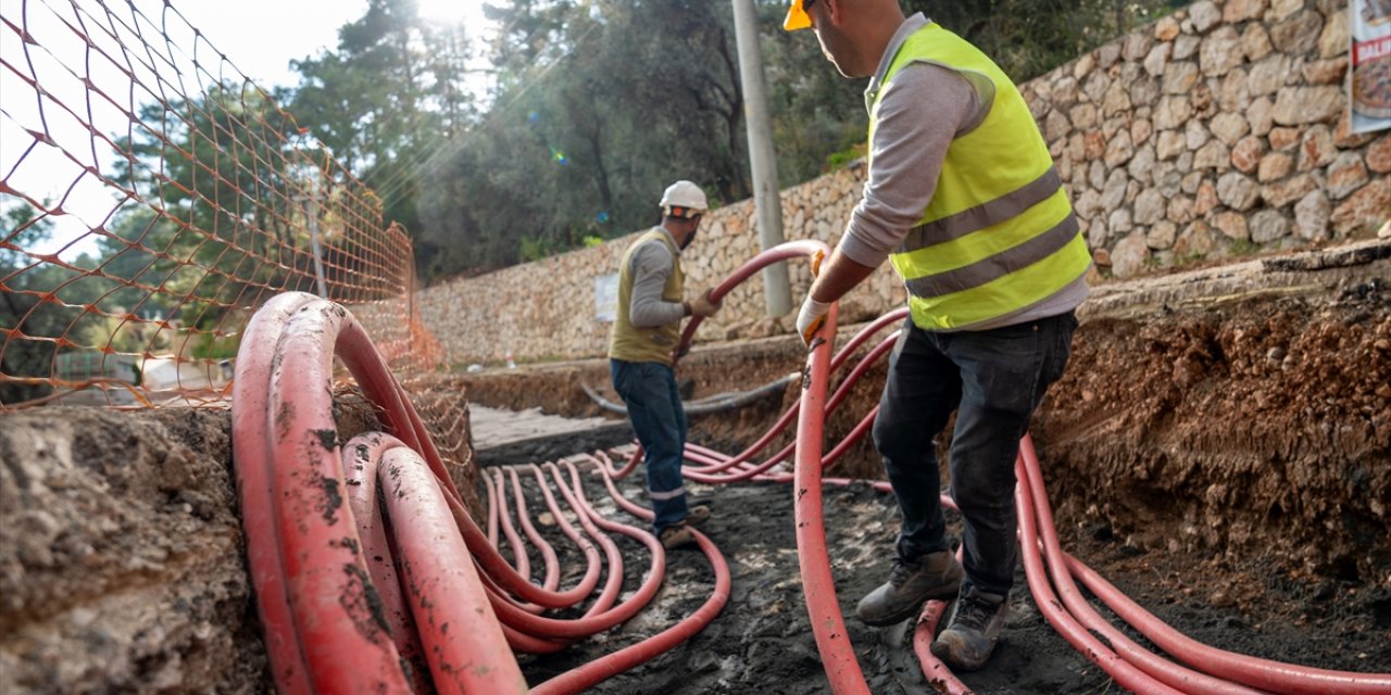 AEDAŞ, Kaş'ın elektrik şebeke uzunluğunu yüzde 21, trafo gücünü yüzde 46 arttı