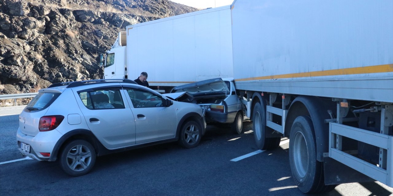 Yozgat'ta zincirleme trafik kazasında 3 kişi yaralandı