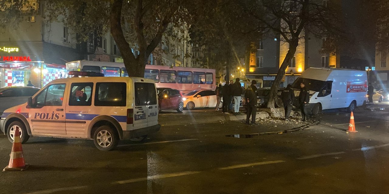 Kayseri'de zincirleme trafik kazasında 4 kişi yaralandı