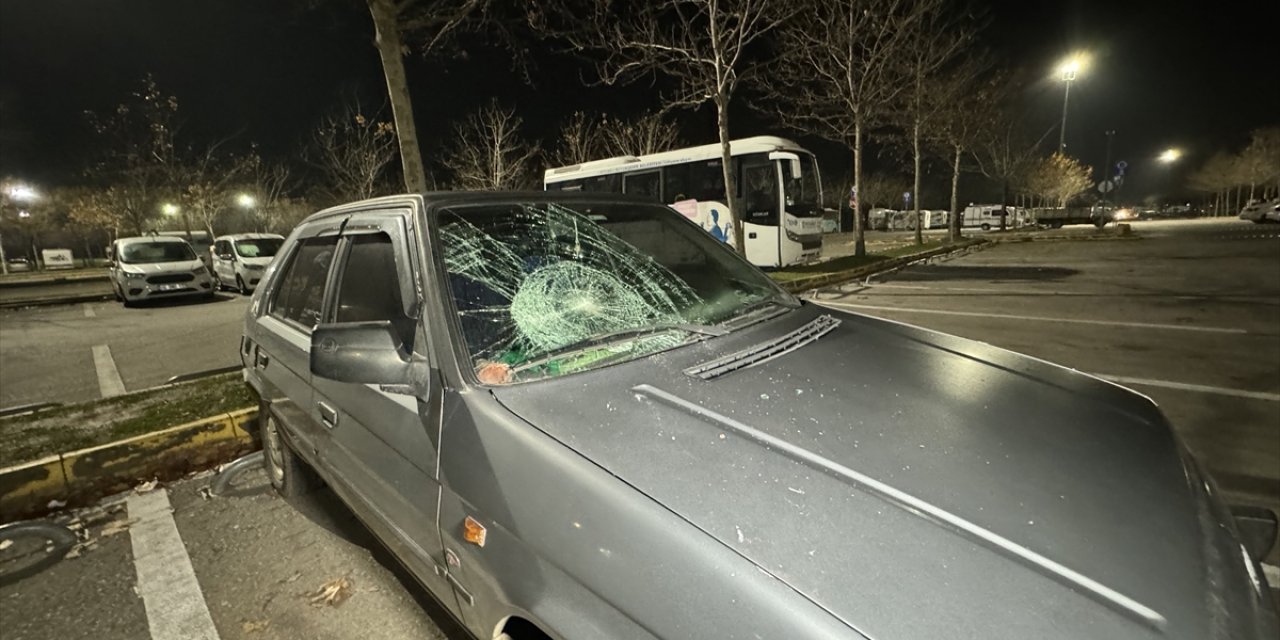 Kocaeli'de park halindeki 35 aracın camları kırıldı