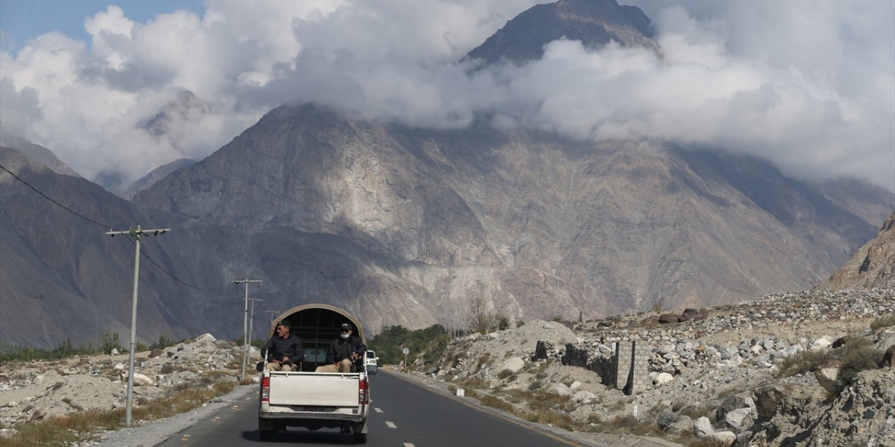 Pakistan'da yüksek dağ ve buzullarla çevrili Hunza, doğal güzellikleriyle öne çıkıyor