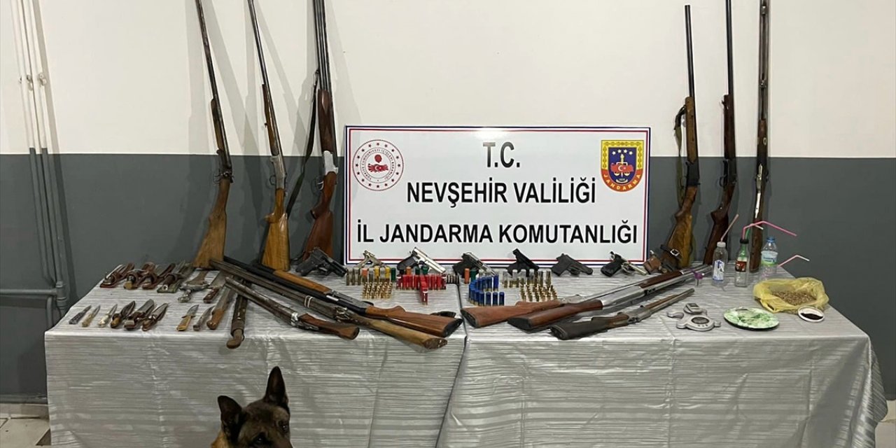 Nevşehir'de evinde çok sayıda silah ele geçirilen şüpheli gözaltına alındı