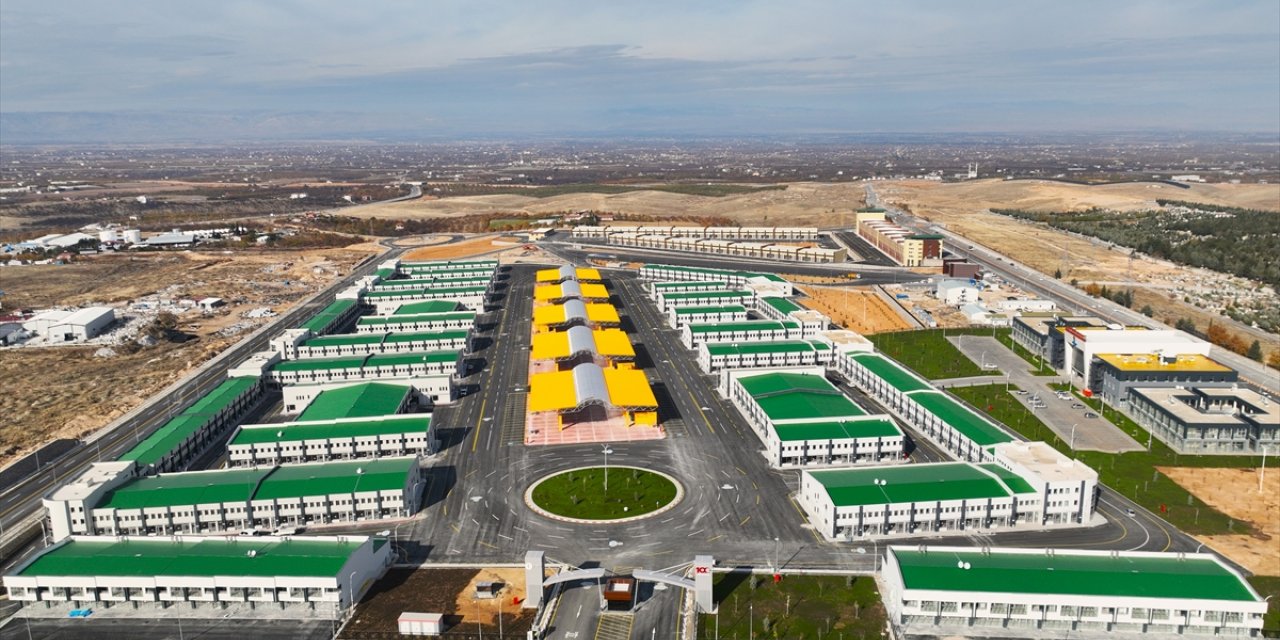 Malatya'da yapımı tamamlanan kayısı ticaret merkezi, kent ekonomisine katkı sağlayacak