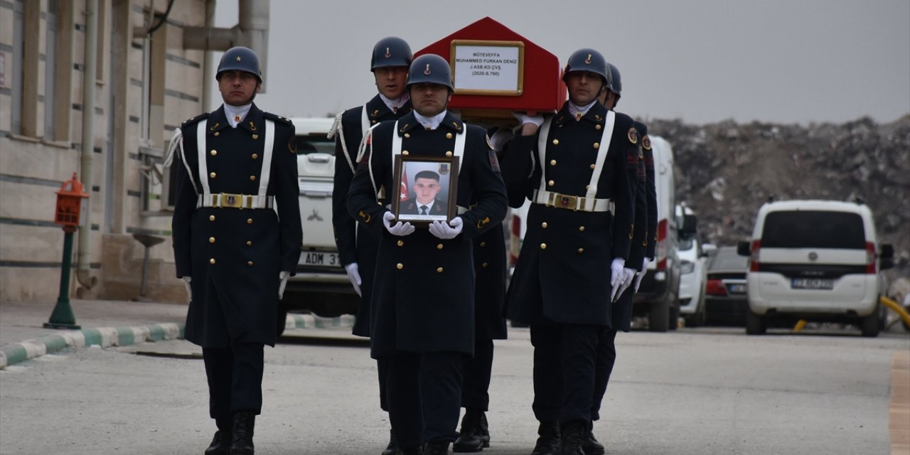 Kalp krizi nedeniyle vefat eden Jandarma Astsubay Kıdemli Çavuş Deniz, Malatya'da defnedildi