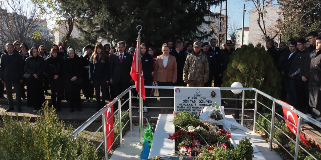 Fırat Kalkanı Harekatı şehidi Göktan Özüpek, şehadetinin 7'nci yılında kabri başında anıldı