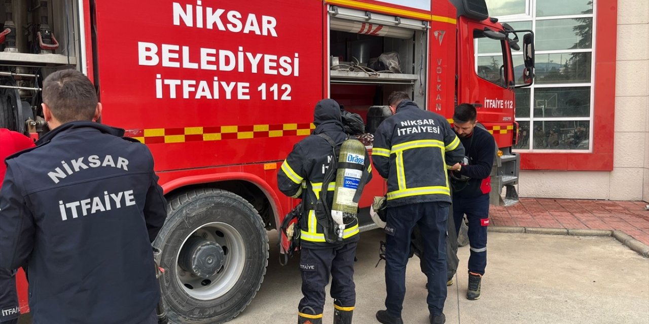 Tokat'ta okul binasında çıkan yangın söndürüldü