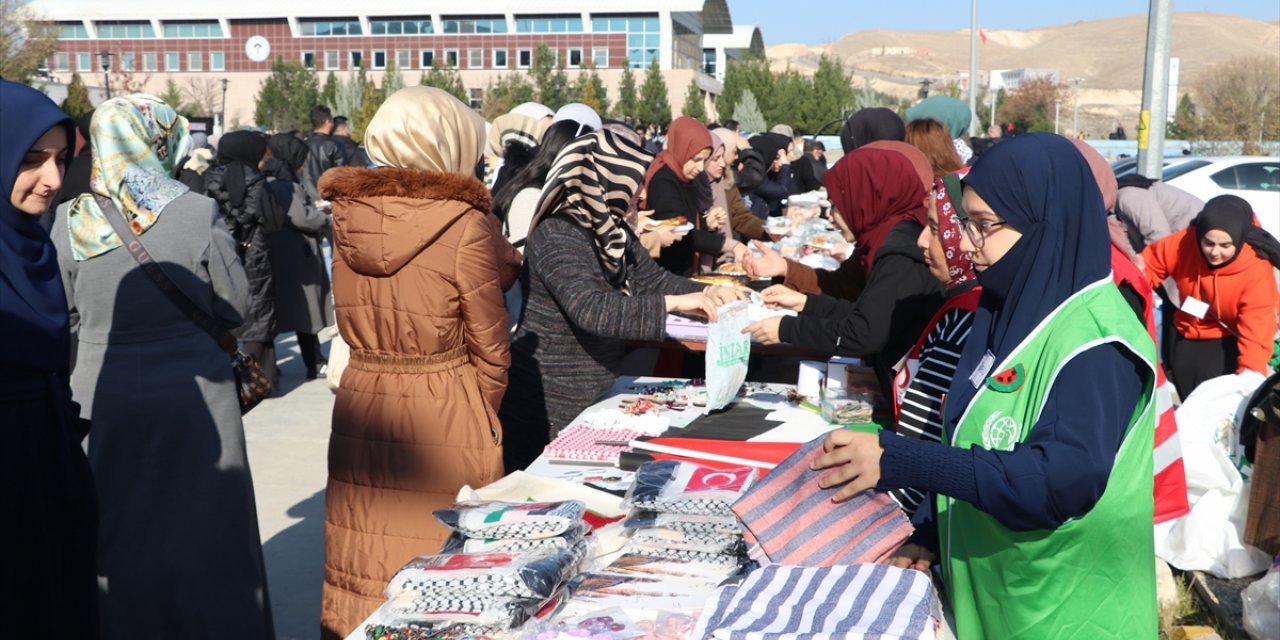 Batman'da üniversite öğrencileri Gazze yararına kermes düzenledi