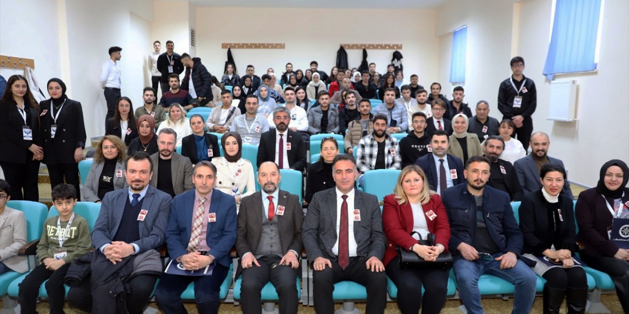 Ardahan'da "Dede Korkut Destanlarında Tarihi Coğrafya" konferansı düzenlendi