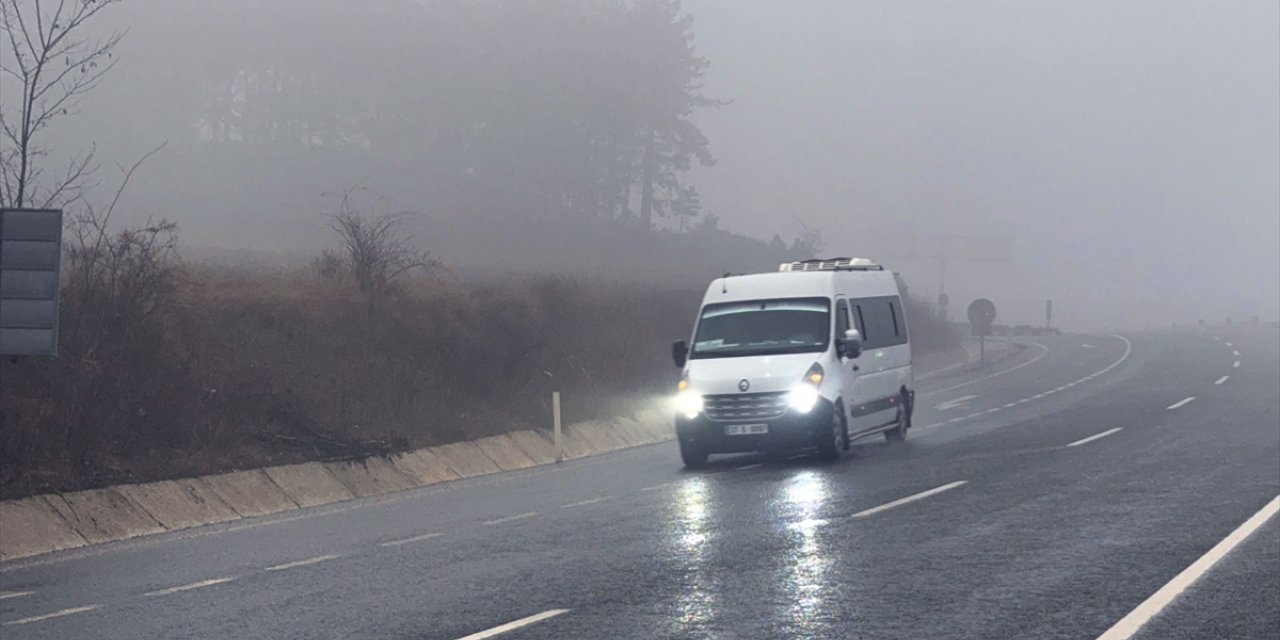 Kastamonu'da sis görüş mesafesini düşürdü