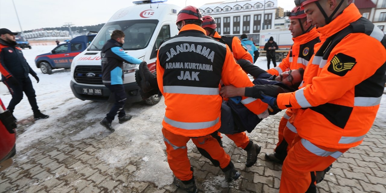 Güvenli kayak tatili için Sarıkamış'ta yapılan tatbikat gerçeği aratmadı