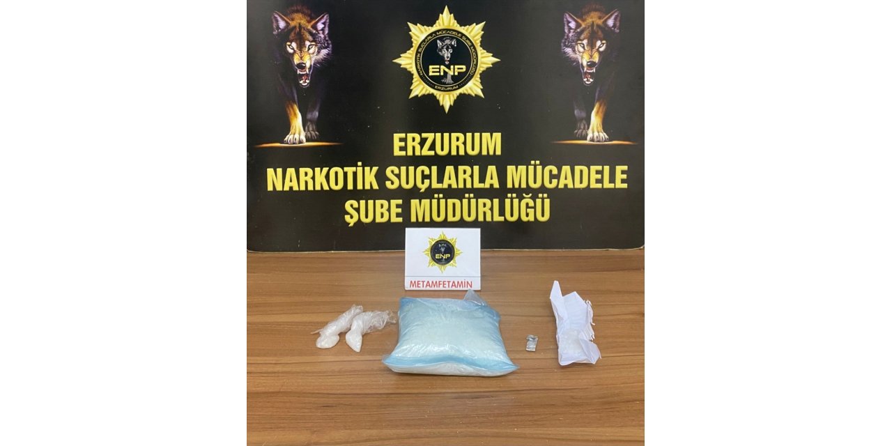 Erzurum'da bir araçta 1 kilogram uyuşturucu ele geçirildi