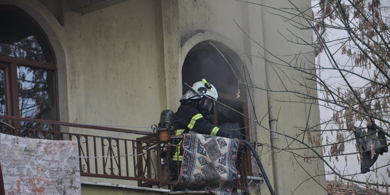 Kırklareli'nde bir apartmanın 2. katında çıkan yangın söndürüldü