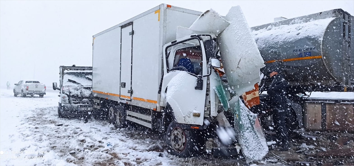 Bitlis'te zincirleme trafik kazasında 1 kişi hayatını kaybetti