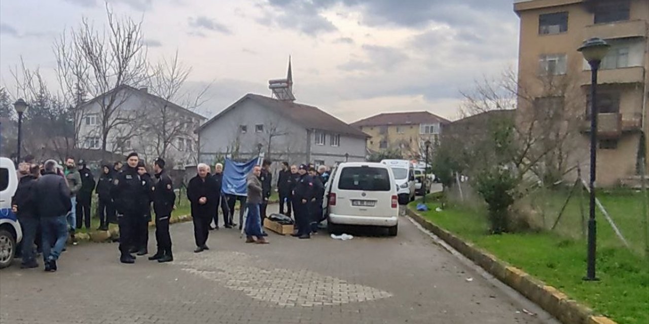 Düzce'de aracında silahla vurulan kişi hayatını kaybetti