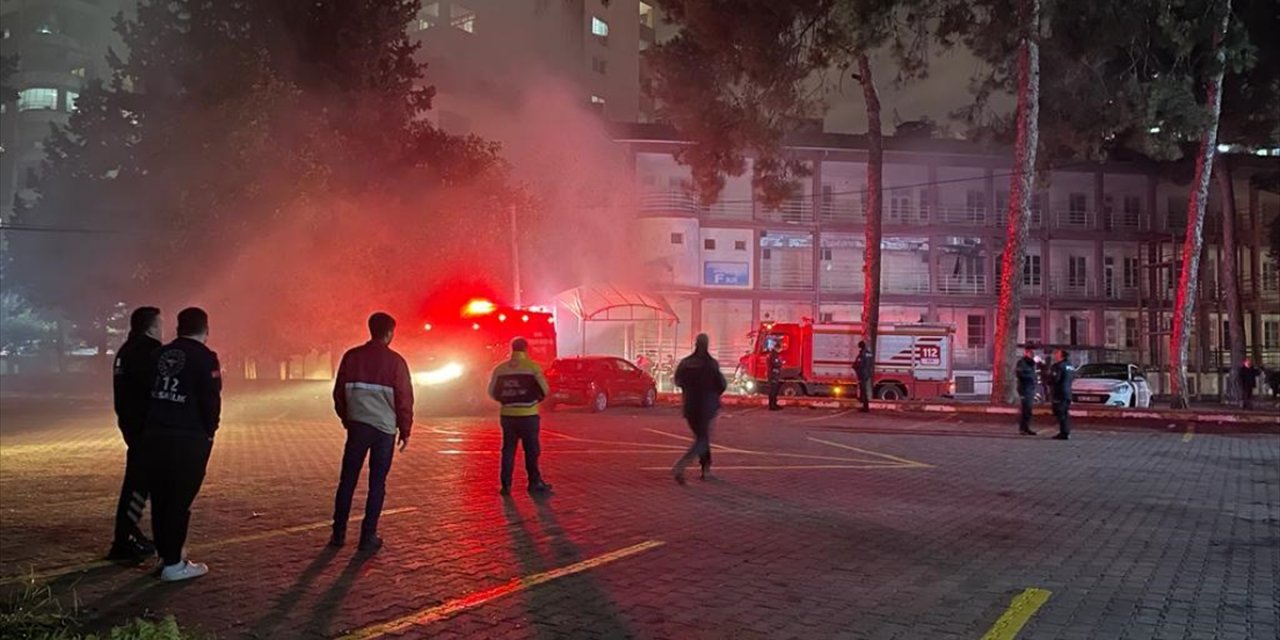 Adana'da hastane binasının arşivinde çıkan yangın kontrol altına alındı