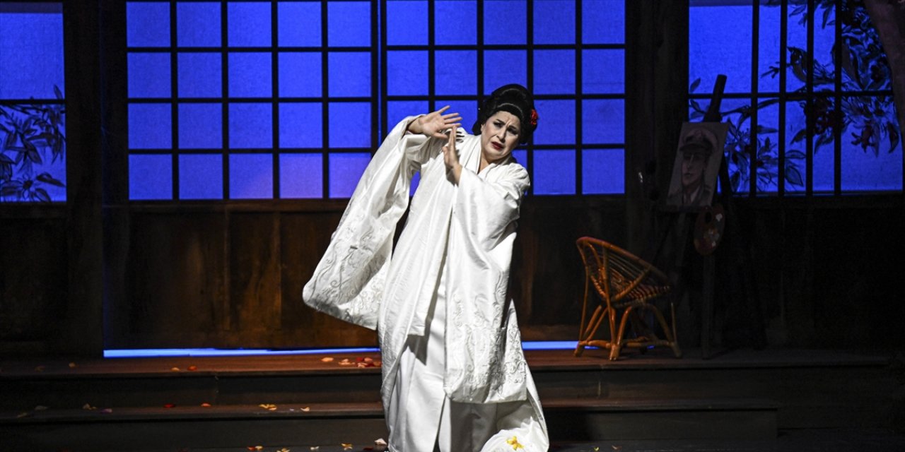 Madama Butterfly operası, prömiyer öncesi sanatsever öğrenciler için perdelerini açtı