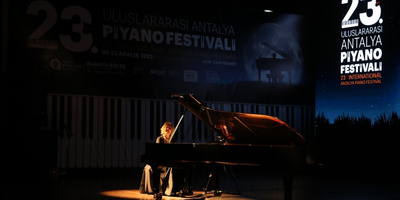 Piyanist Gülsin Onay Uluslararası Antalya Piyano Festivali'nde sahne aldı