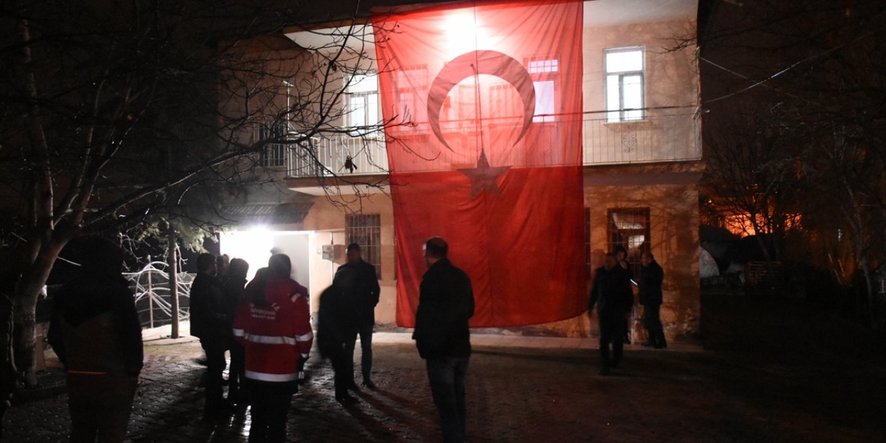 Piyade Sözleşmeli Er Emre Taşkın'ın şehadet haberi Malatya'daki ailesine verildi