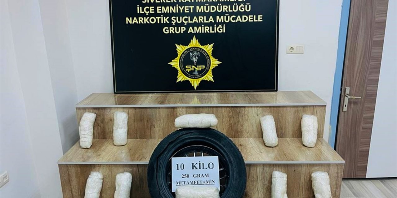 Şanlıurfa'da otomobil stepnesinde 10 kilo 250 gram sentetik uyuşturucu ele geçirildi