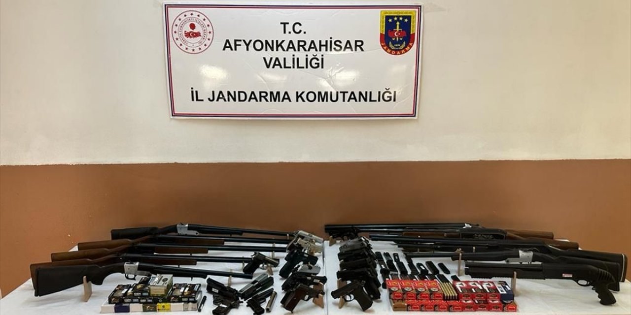 Afyonkarahisar'da silah kaçakçılığı operasyonunda 5 şüpheli yakalandı