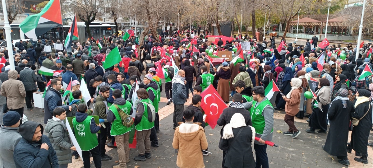 İsrail'in Gazze'ye yönelik saldırıları Gaziantep'te protesto edildi