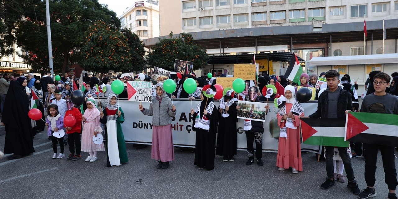 İsrail'in Gazze'ye yönelik saldırıları Adana'da protesto edildi