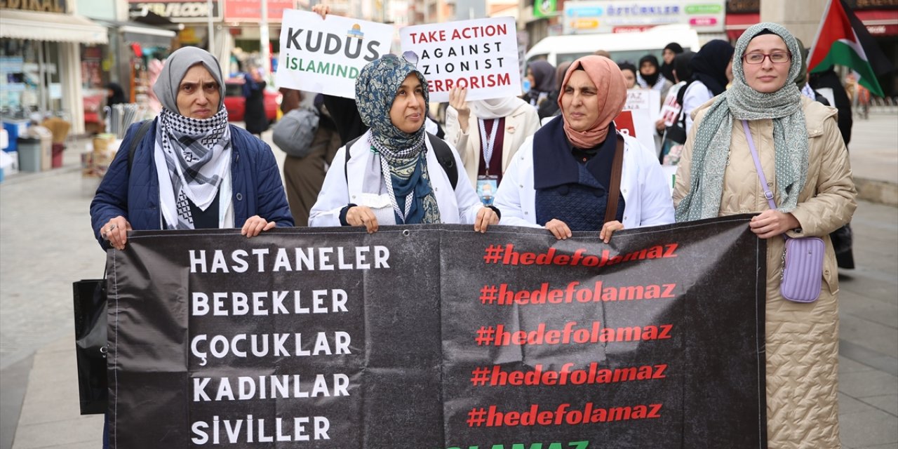 Sakarya'da hekimler ve sağlık çalışanları Gazze için "sessiz yürüyüş" gerçekleştirdi