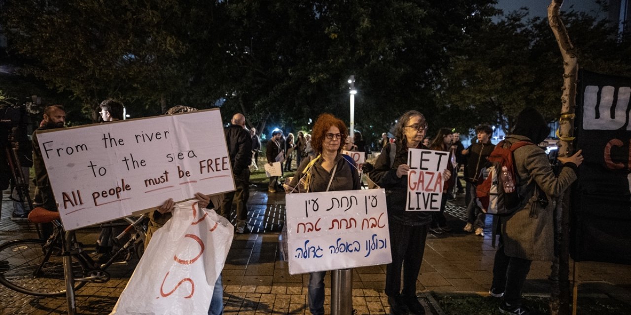 Gazze'deki katliama karşı çıkan İsrailli aktivistler, Tel Aviv'de gösteri düzenledi