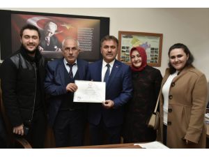 Gümüşhane Belediye Başkanı Ercan Çimen mazbatasını aldı