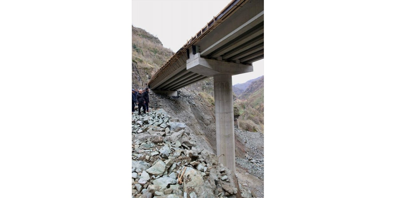 Ordu'da heyelan nedeniyle kapalı Karadeniz-Akdeniz yolundaki çalışmalarda sona gelindi